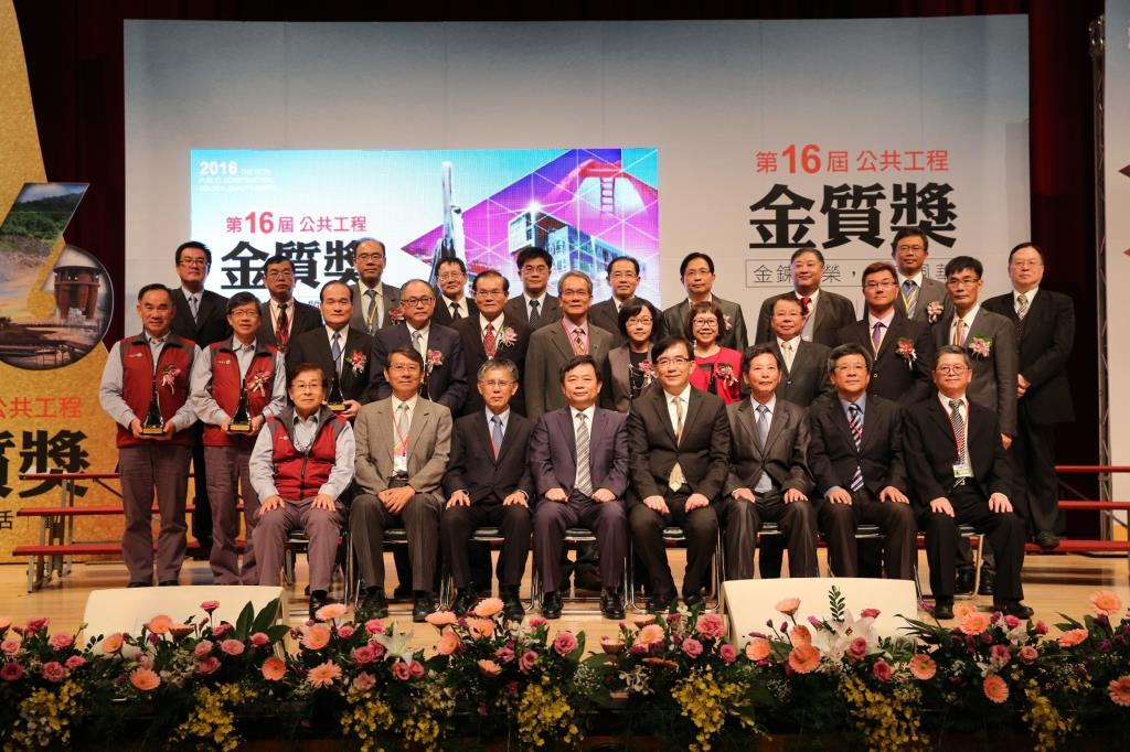 特優工程團隊、個人與工程獎章獲獎者團體合影